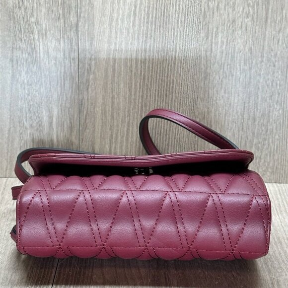 Simply Vera Wang Signature Quilted Envelope Mini Crossbody Bag Purse Burgundy - Picture 5 of 10